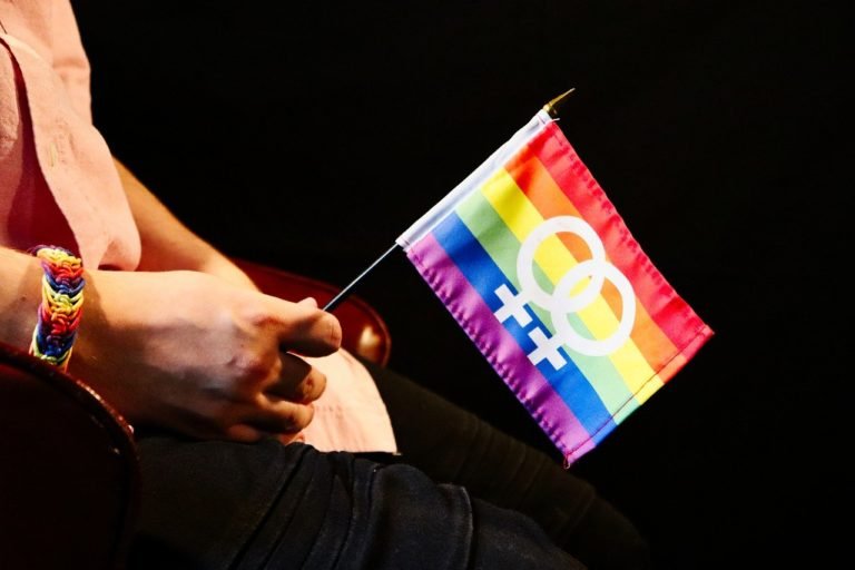 gay-g291fb3e39_1280