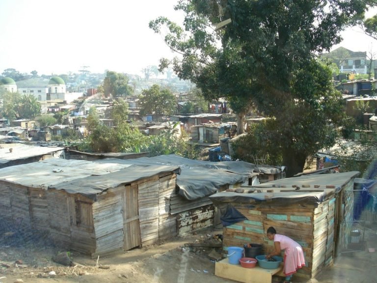 poverty-g2d00b9f61_1280