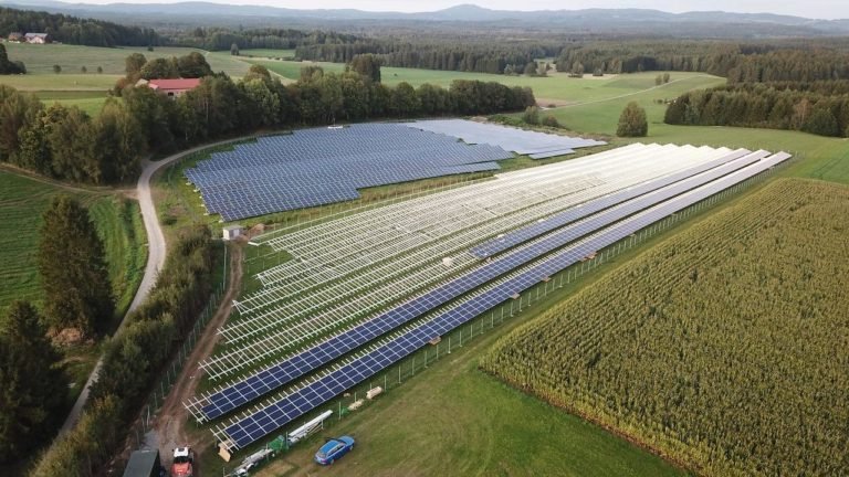 photovoltaic-g9183941e9_1280