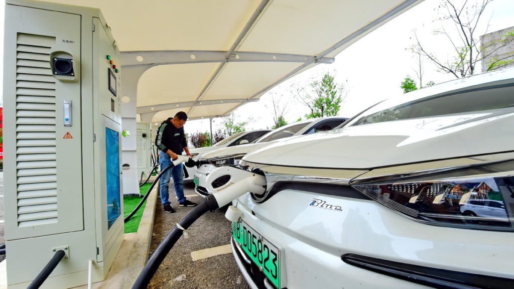 Aumentan ventas de vehículos de nueva energía en China.