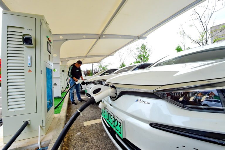 Aumentan ventas de vehículos de nueva energía en China.