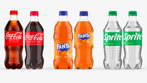 Coca-Cola redujo el uso de plástico gracias al rediseño de sus envases.