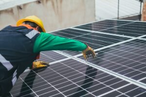 La baja de precios de electricidad en España ponen en crisis las inversiones en energía solar.