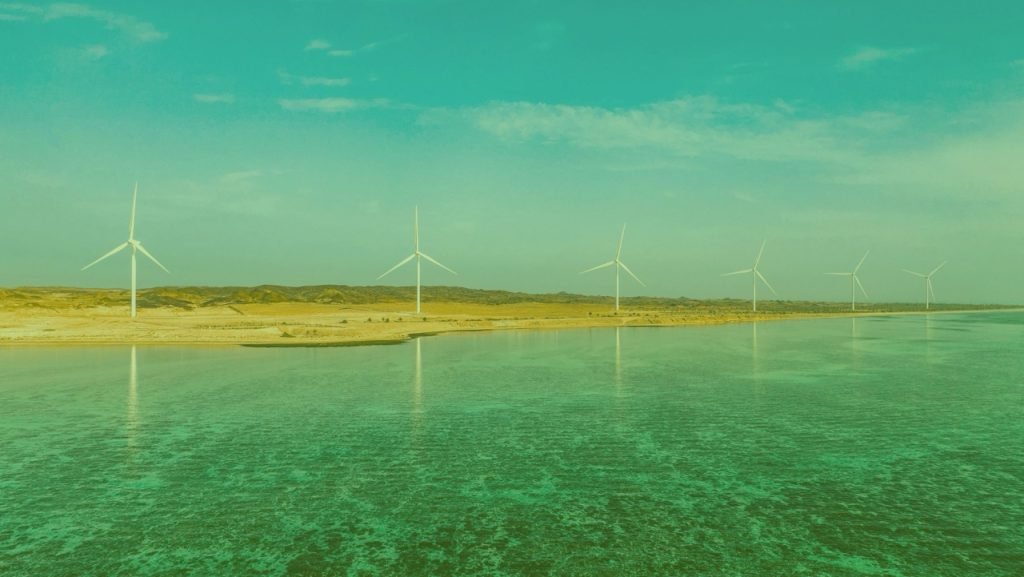 La capacidad instalada de energía eólica mundial registró un récord en 2023 con 117 GW.