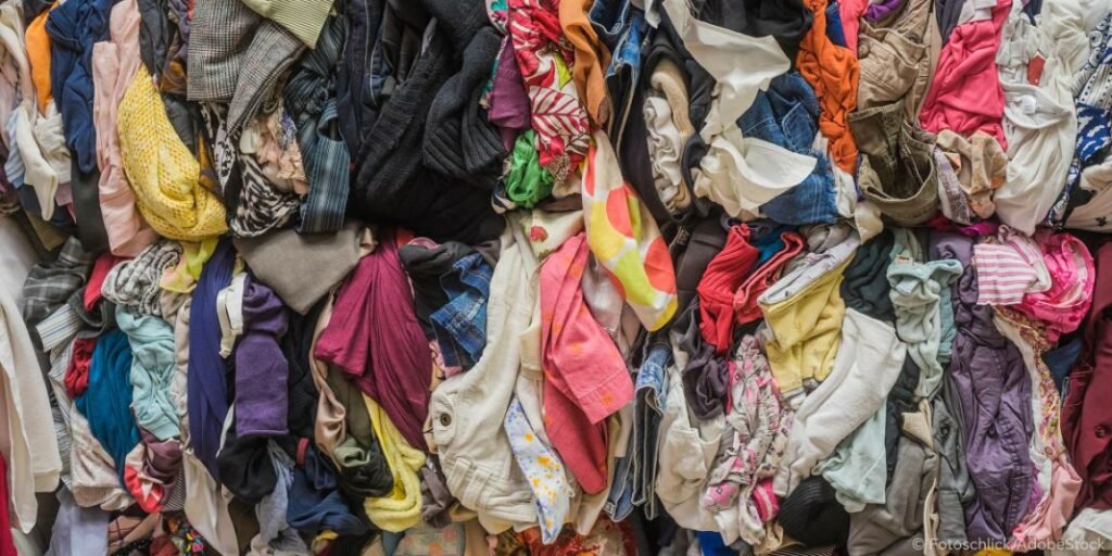 El Parlamento Europeo busca introducir sistemas de responsabilidad ampliada del productor para residuos textiles.
