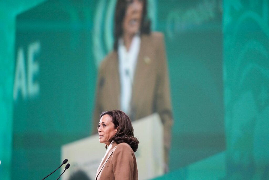 El historial de Kamala Harris contra el cambio climático, muestra su decidida postura en favor del medio ambiente.
