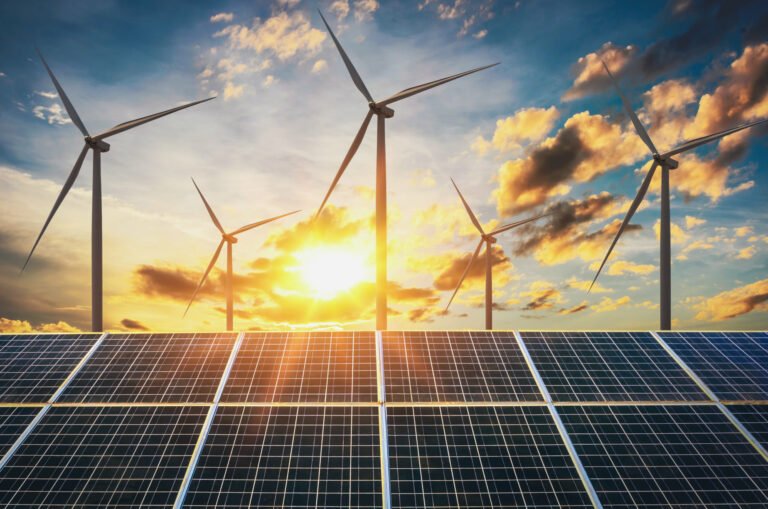 Para cumplir el objetivo prometido en la COP28, el mundo requiere triplicar la capacidad de energías renovables, advirtió la Agencia Internacional de Energías Renovables (IRENA).