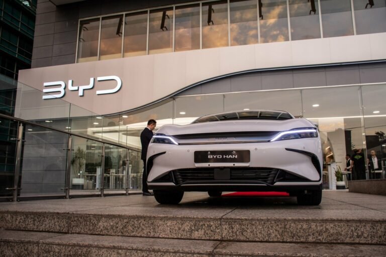 La potencial llegada de vehículos eléctricos chinos de bajo precio a través de México preocupa a la industria automotriz de Estados Unidos.