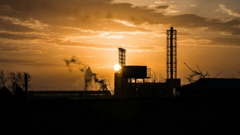 fracking petróleo Foto de Orkhan Farmanli en Unsplash