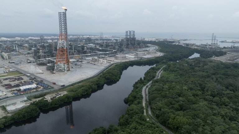 Refinería Olmeca en Dos Bocas