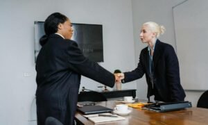 Mujeres en consejos de administración Foto de Sora Shimazaki en Pexels