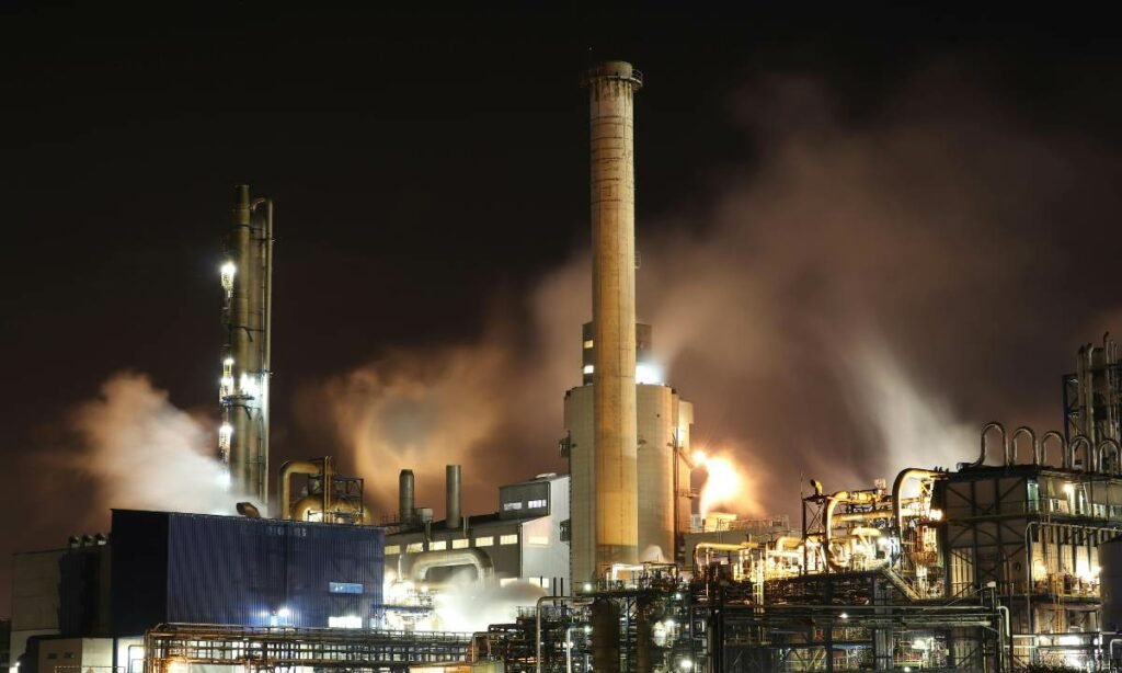 Quema de metano Foto de Loïc Manegarium refinería
