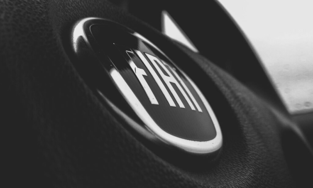 Fiat 500 eléctrico Foto de Asif Methar en Pexels