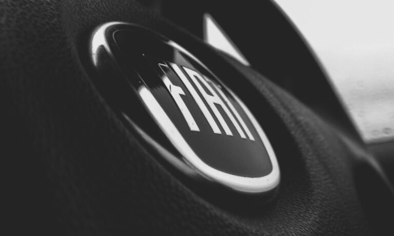 Fiat 500 eléctrico Foto de Asif Methar en Pexels