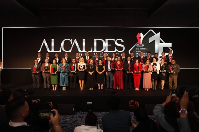 Reconocen a alcaldes